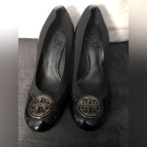 Tory Burch Caroline Black Patent Leather Pumps
